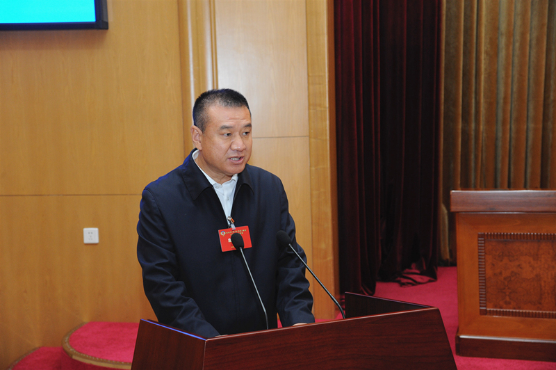 8集贤县政协主席刘奇作大会发言.JPG