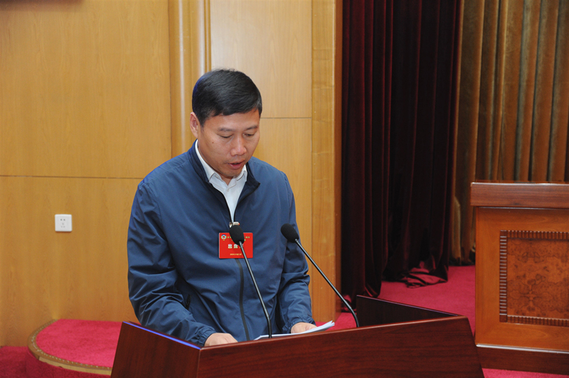 9望奎县政协主席田建国作大会发言.JPG