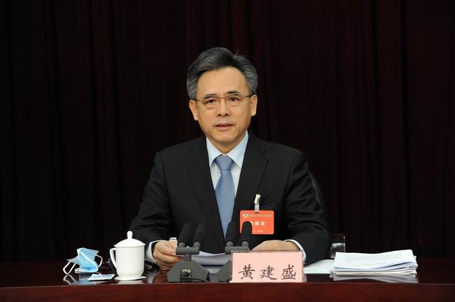 1、省政协主席黄建盛出席并主持第二次全体会议.JPG
