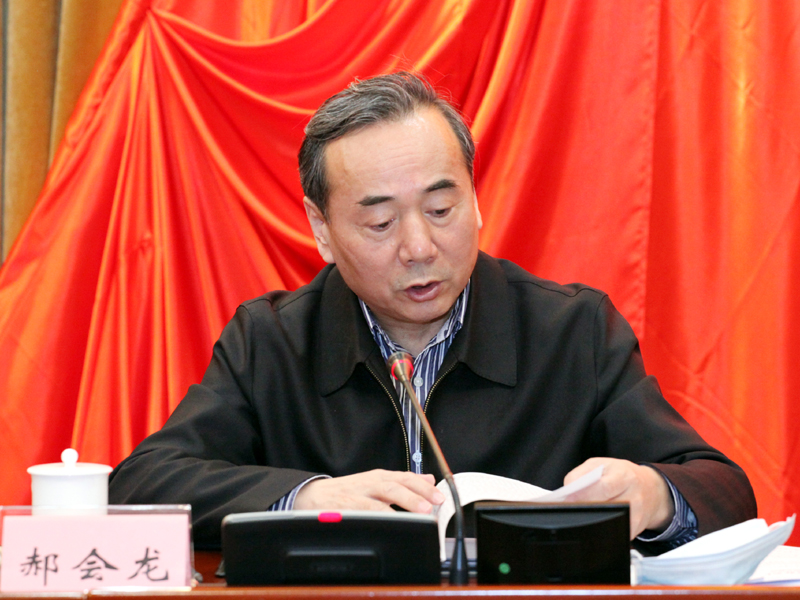 2、省政协副主席郝会龙传达学习省委书记张庆伟在全省领导干部会议上的讲话精神.JPG