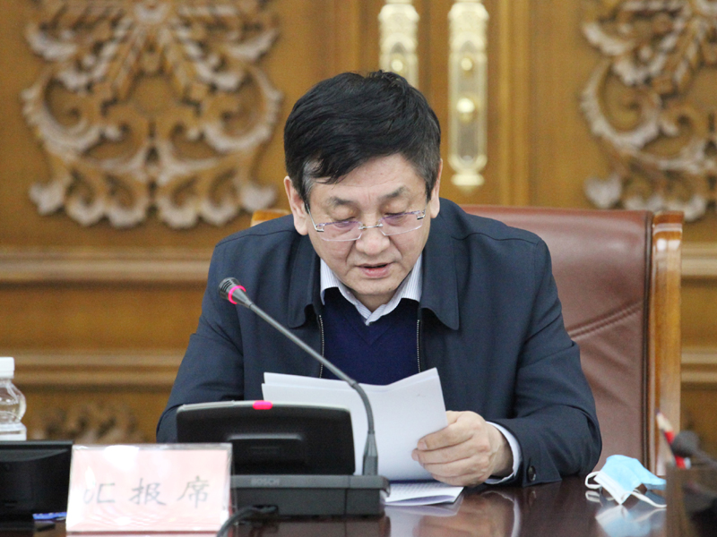 2、研究室主任郑建强汇报《黑龙江省2021年度政治协商工作计划》.JPG
