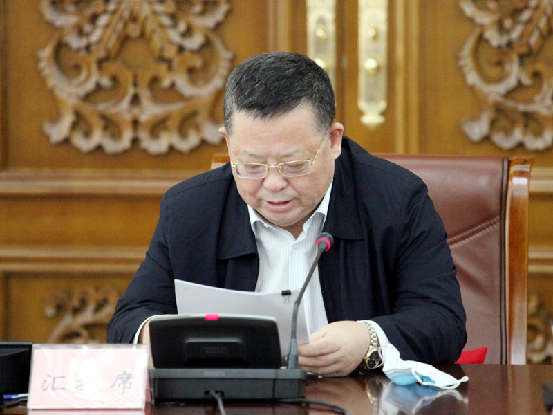 2、提案委主任康慨作《省政协十二届四次会议重点提案推荐目录》说明.JPG