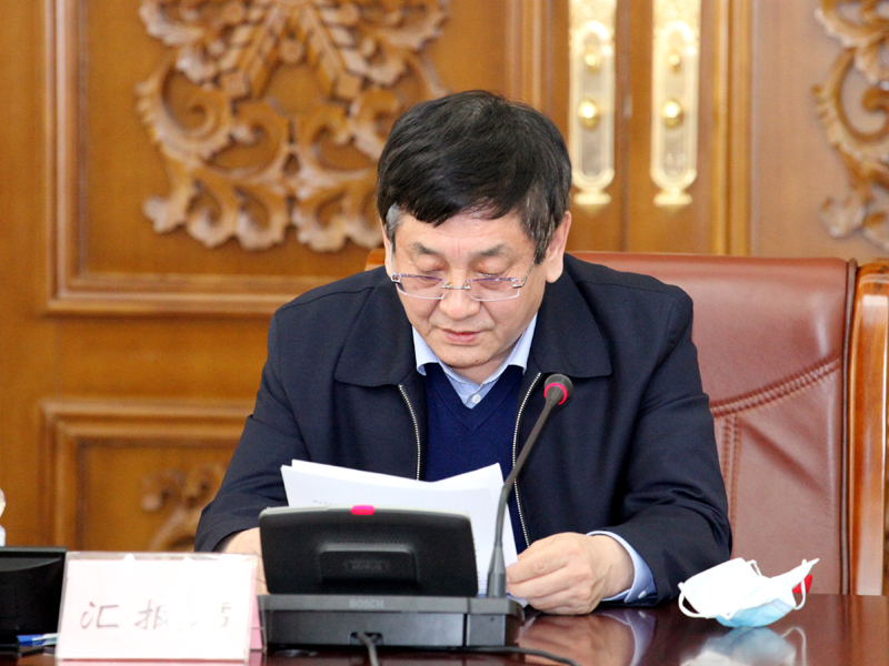 3、研究室主任郑建强作《政协黑龙江省委员会2021年工作要点》说明.JPG