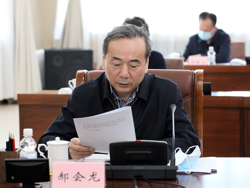 2、省政协副主席、党组成员郝会龙传达学习《中共中央关于加强新时代党外知识分子思想政治工作和无党派代表人士队伍建设的意见》.JPG