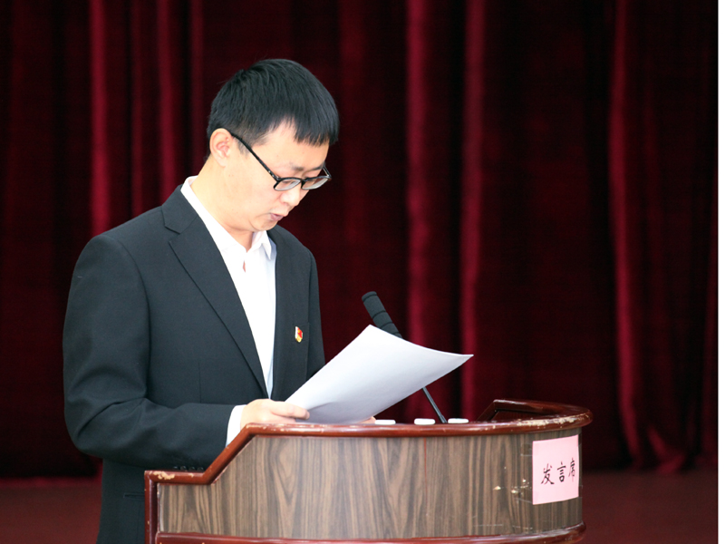 6、办公厅秘书处三级主任科员丛燊发言.JPG
