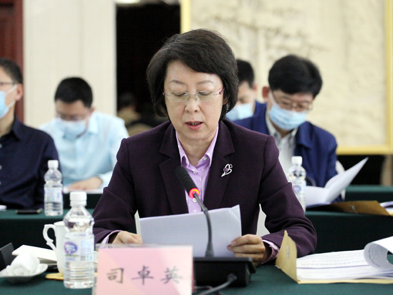4、哈尔滨市政协副主席司卓英作汇报.JPG