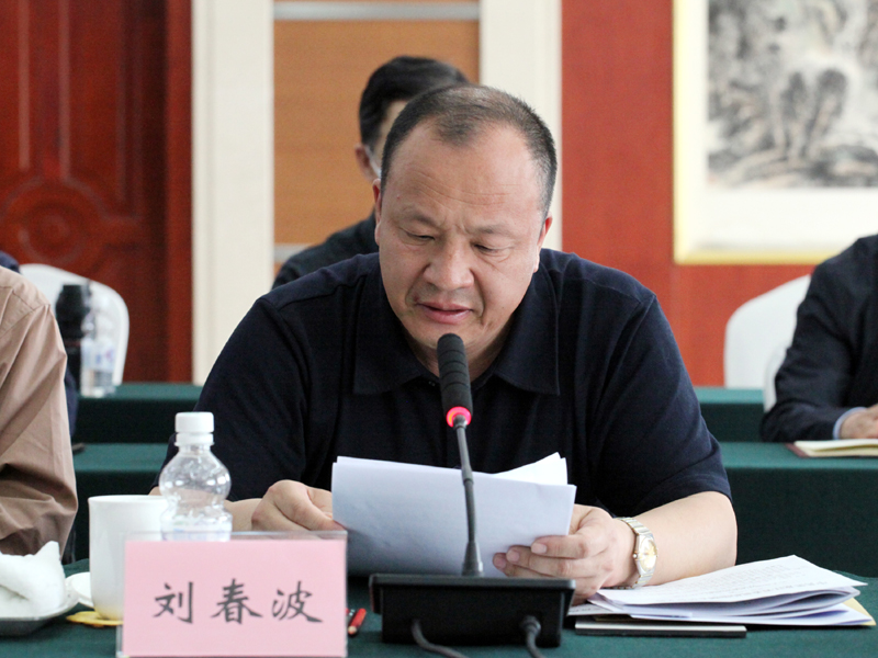 13、鹤岗市政协主席刘春波作汇报.JPG