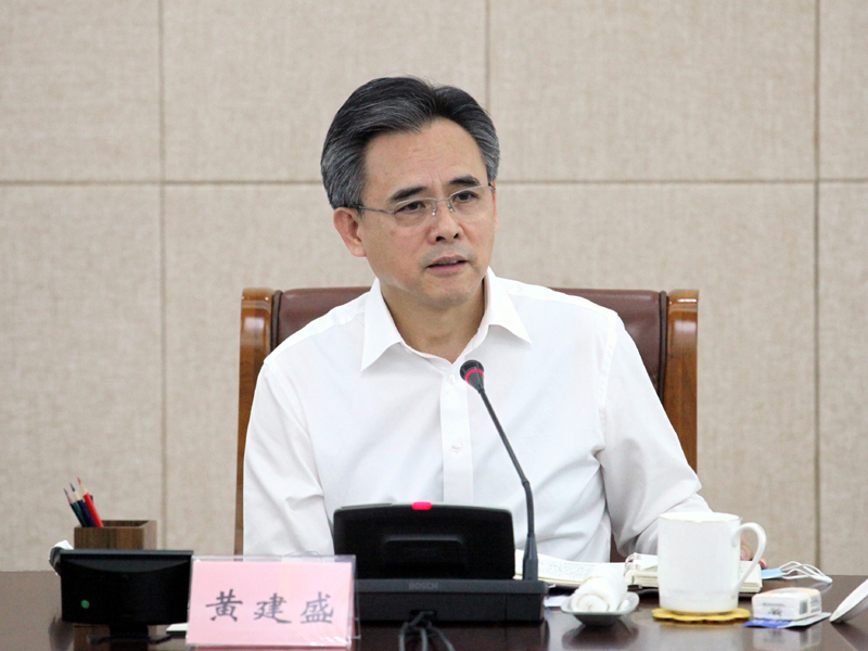1、省政协主席黄建盛主持会议并传达学习全国政协宣传思想工作座谈会精神.JPG